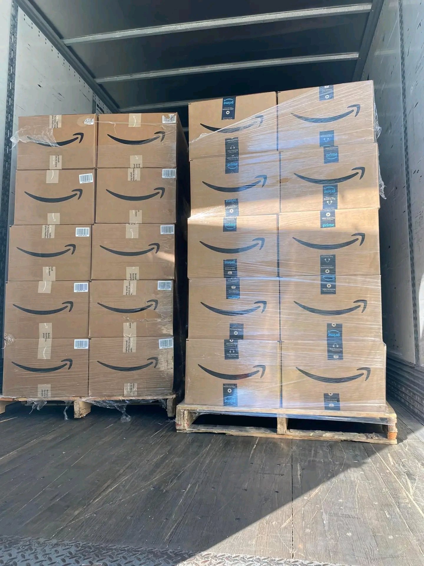 amazon electronics mystery box (170 pieces) amazon electronics mystery box (170 pieces)