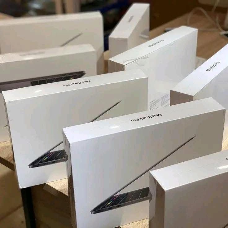 wholesale macbook air & pro pallet (15 pieces) wholesale macbook air & pro pallet (15 pieces)